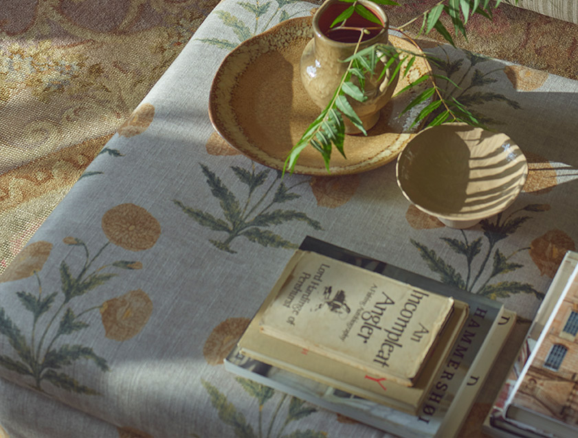 Birdham blanket box in Spill Resistant V&A Regal Poppy Buttermilk detail